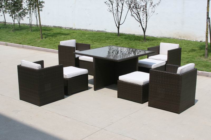 23. outdoor wicker furniture